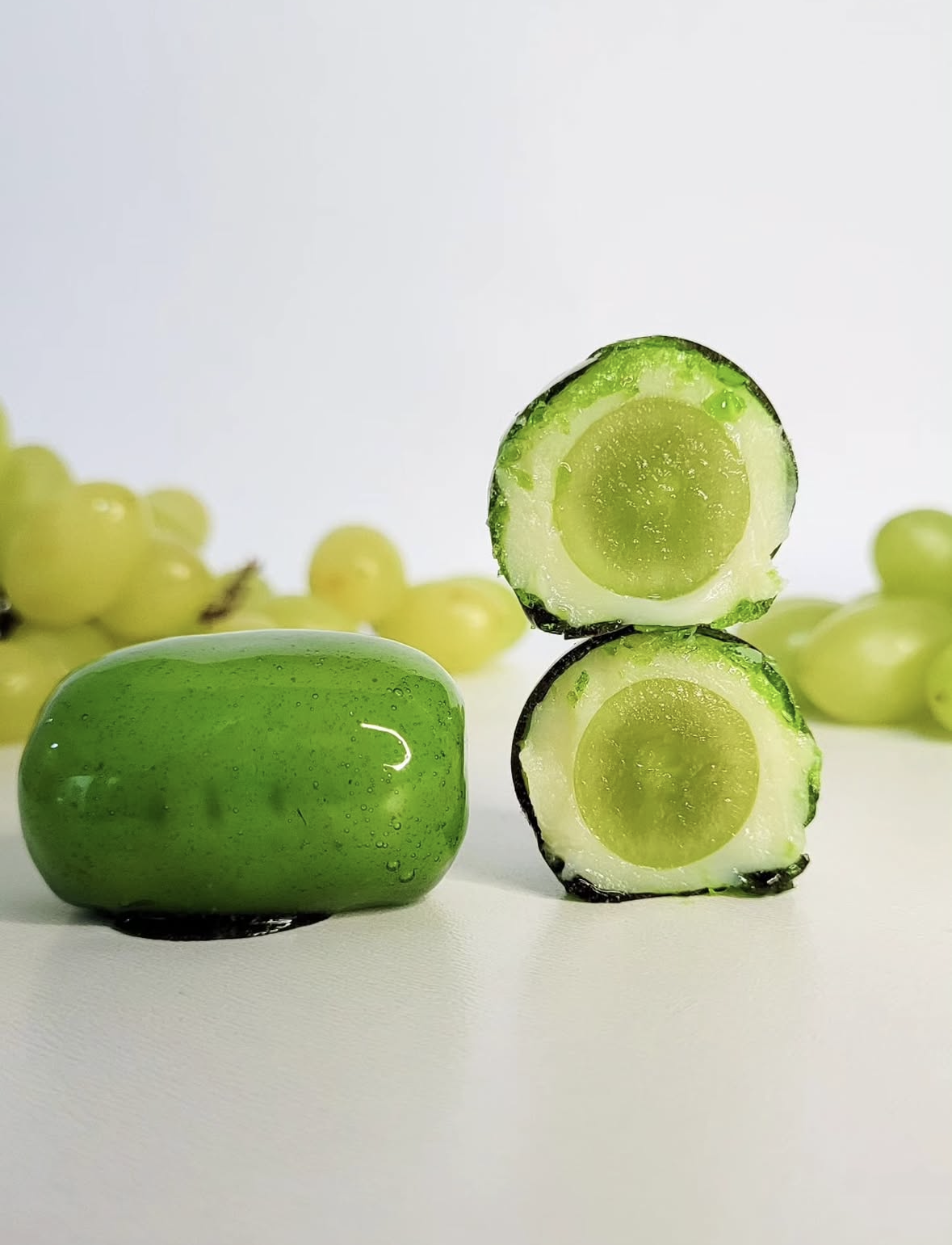 Uva verde com casquinha crocante partida ao meio
